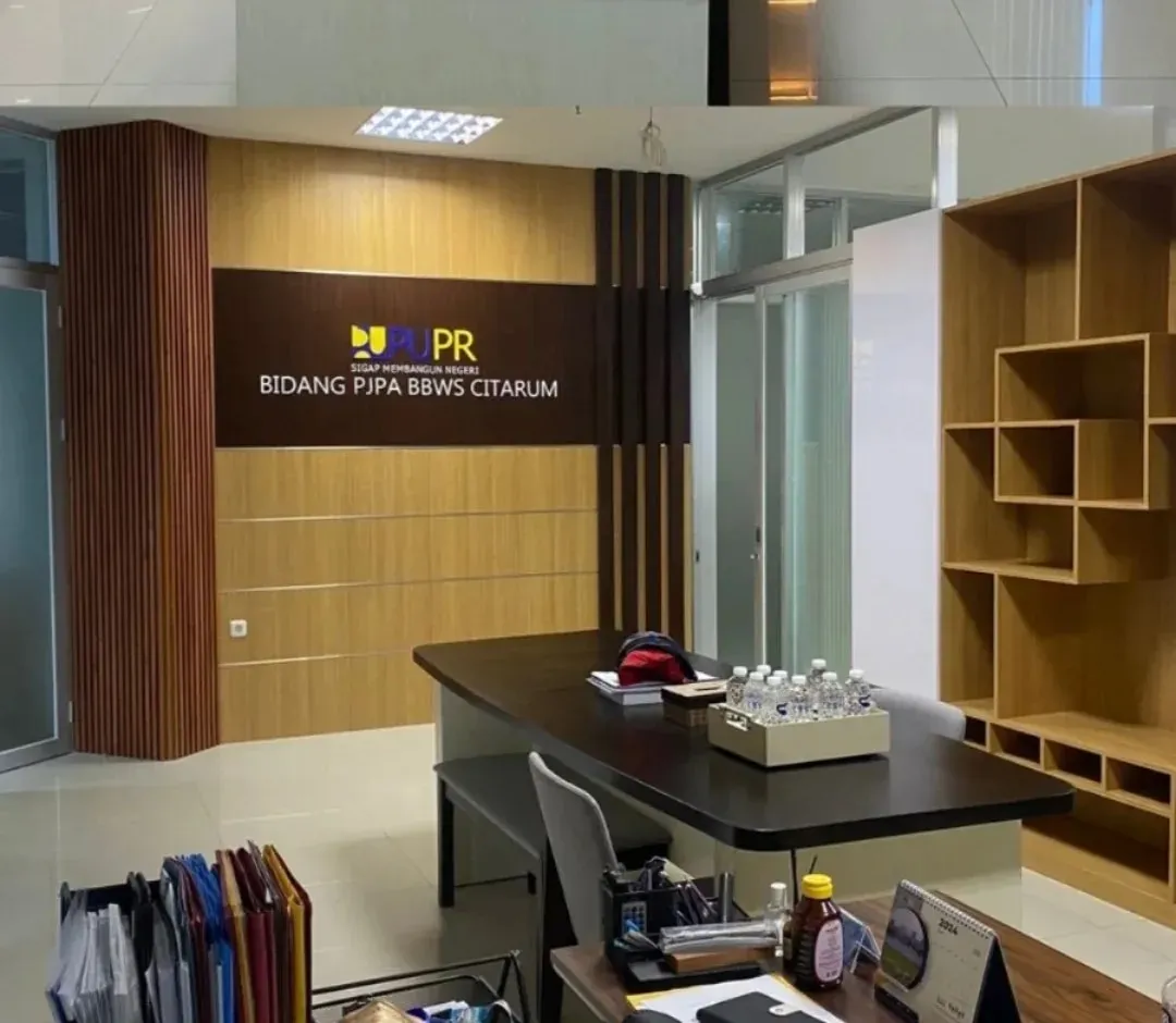 Kantor Bidang PJPA BBWS Citarum — Area penerima tamu dan signage bidang